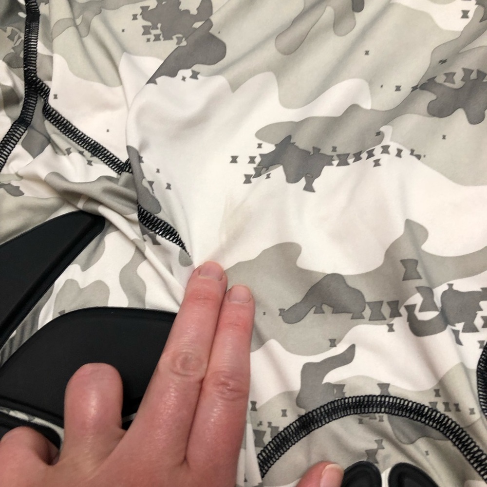 Under Armor Army of 11 Compression Heatgear Camouflage Print Shirt Camo Football - Picture 7 of 8